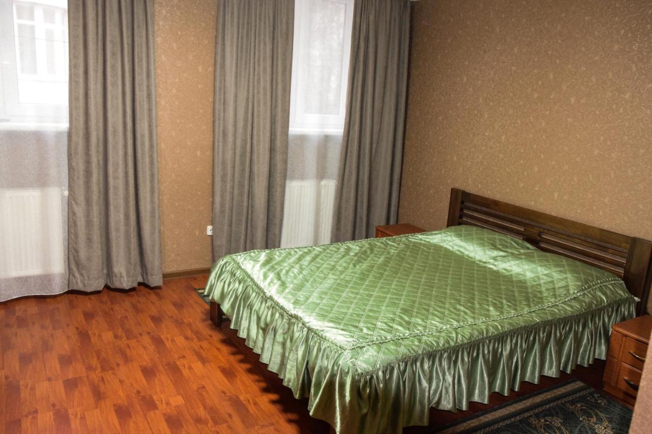 Gostynniy Dvir Hostel Ternopil Buitenkant foto