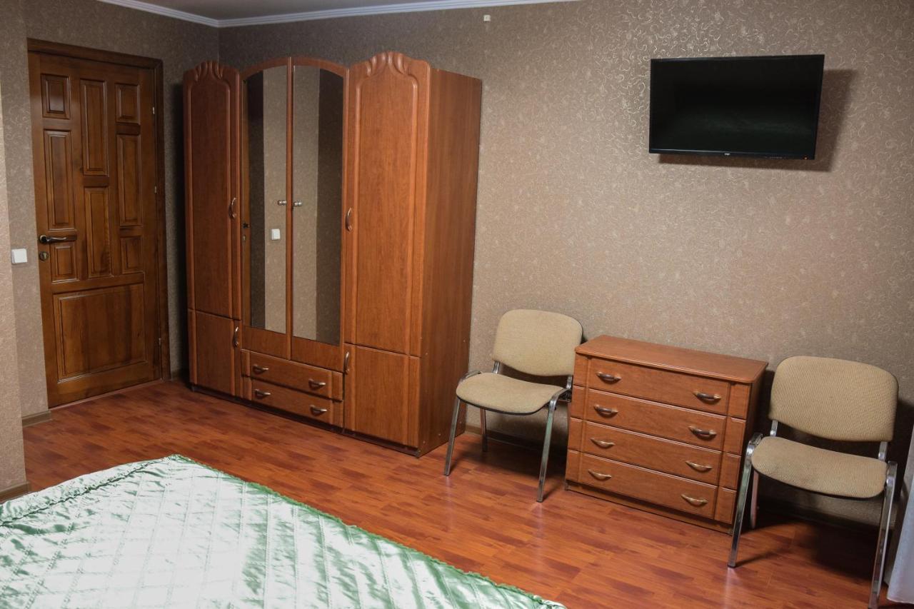 Gostynniy Dvir Hostel Ternopil Buitenkant foto