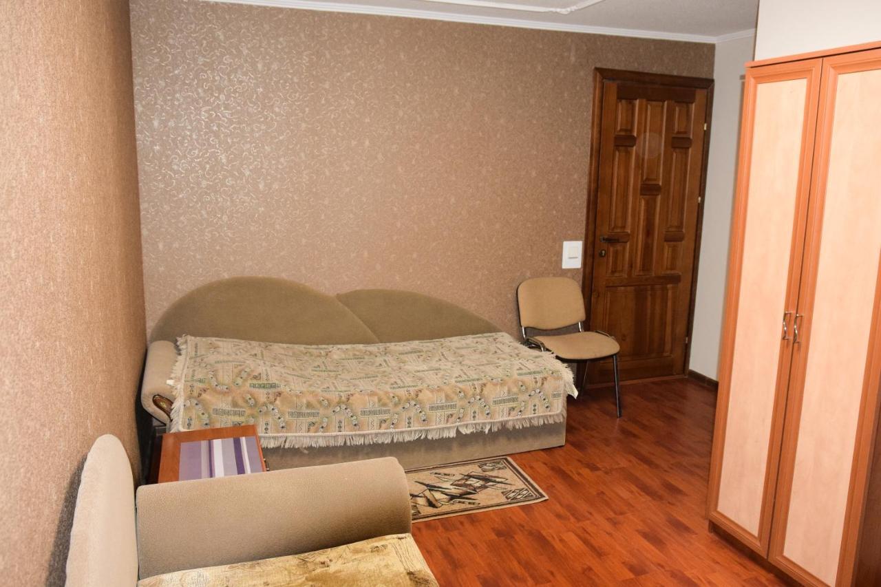 Gostynniy Dvir Hostel Ternopil Buitenkant foto