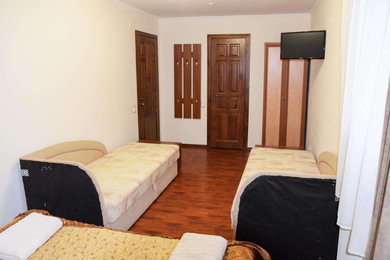 Gostynniy Dvir Hostel Ternopil Buitenkant foto
