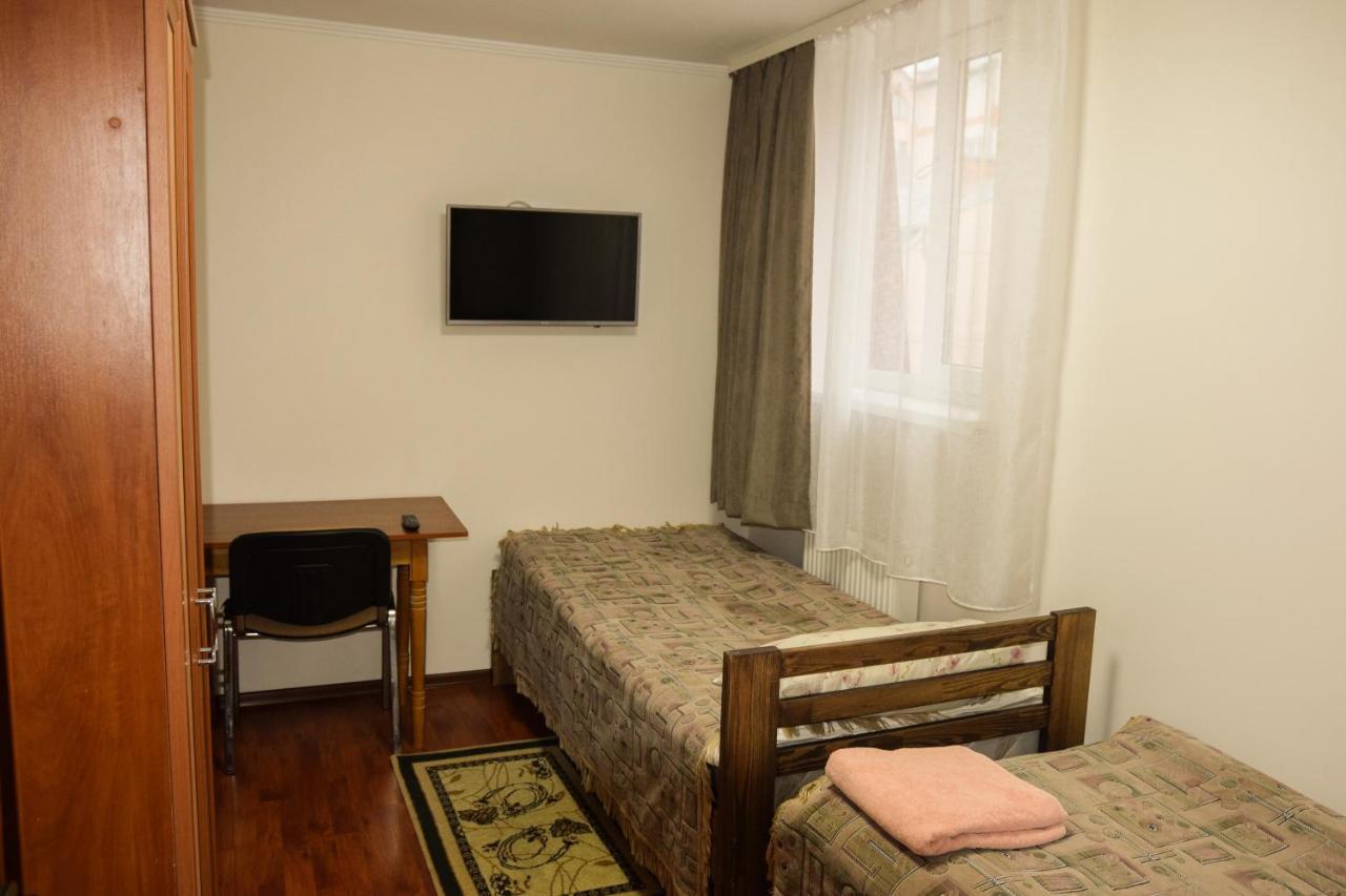 Gostynniy Dvir Hostel Ternopil Buitenkant foto