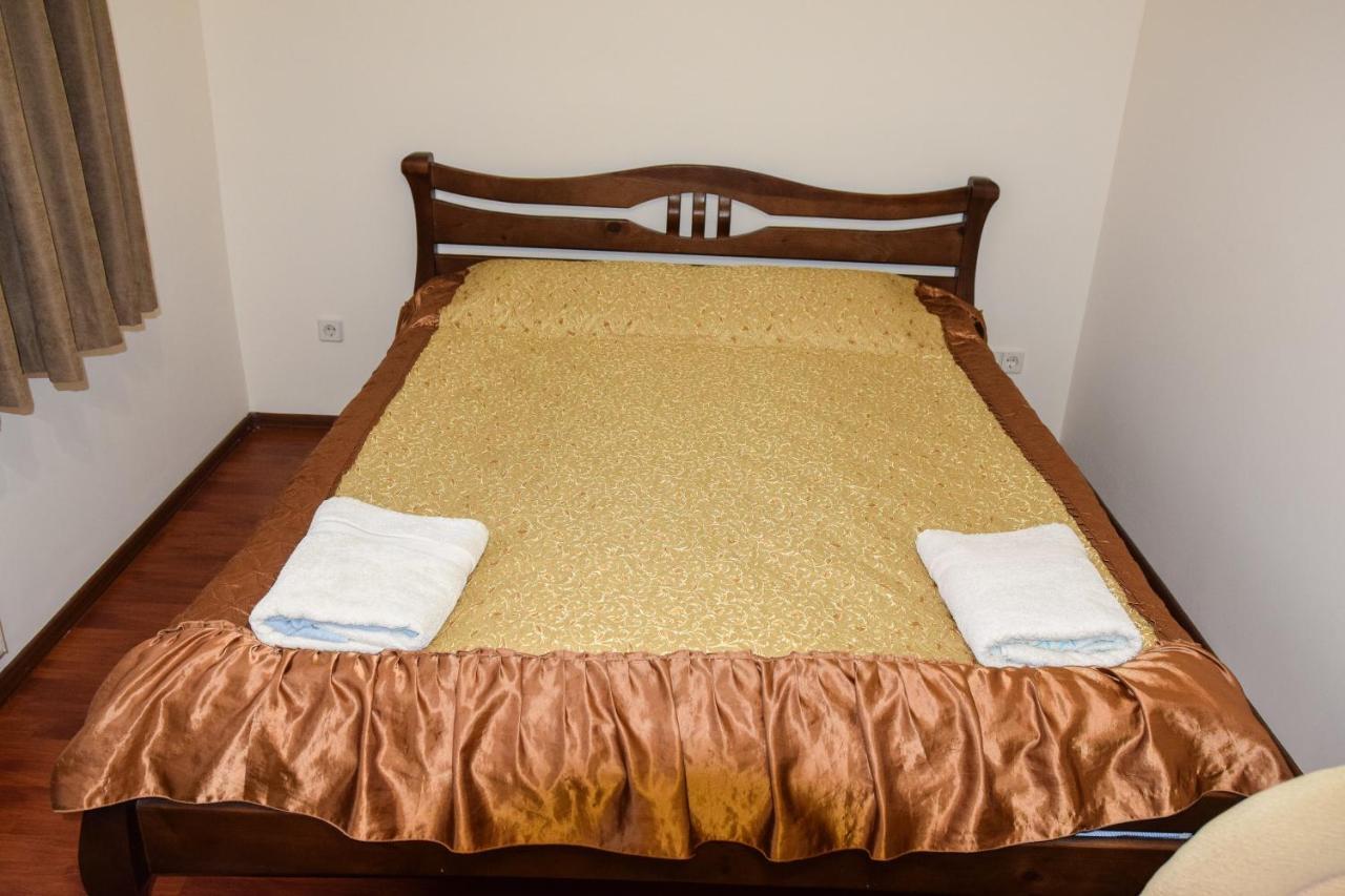 Gostynniy Dvir Hostel Ternopil Buitenkant foto