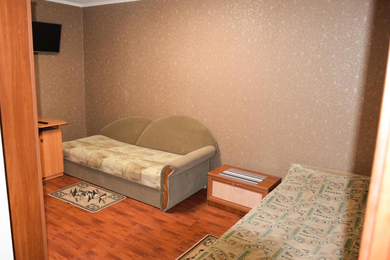 Gostynniy Dvir Hostel Ternopil Buitenkant foto